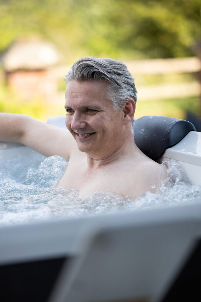 M Spa Oslo Plus XL 5 - 6 Person Portable Hot Tub