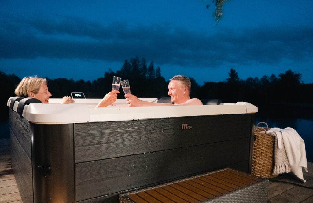 M Spa Oslo Spa 5 - 6 Person Portable Hot Tub