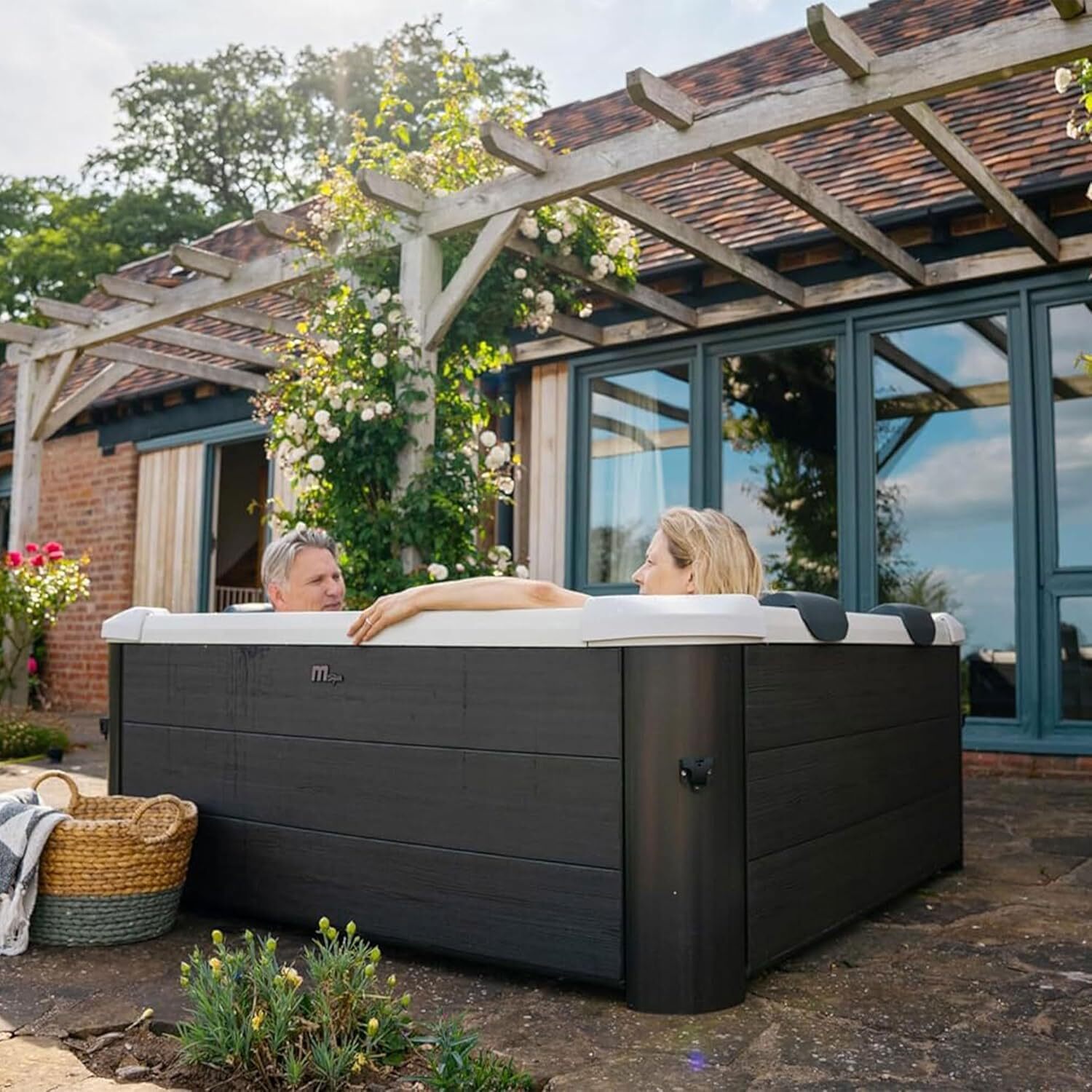MSpa Oslo 6-Person Rigid Hot Tub | Hybrid Hydrotherapy Spa | Balance ...