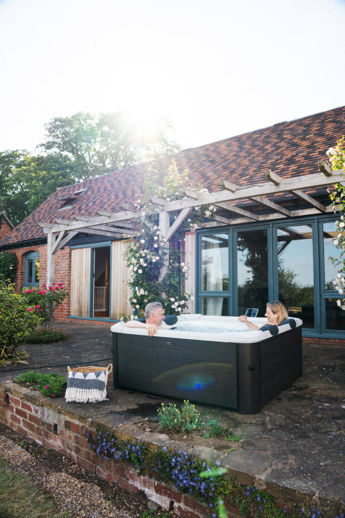 M Spa Oslo Plus XL 5 - 6 Person Portable Hot Tub