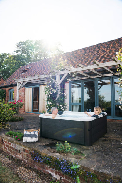 M Spa Oslo Plus XL 5 - 6 Person Portable Hot Tub