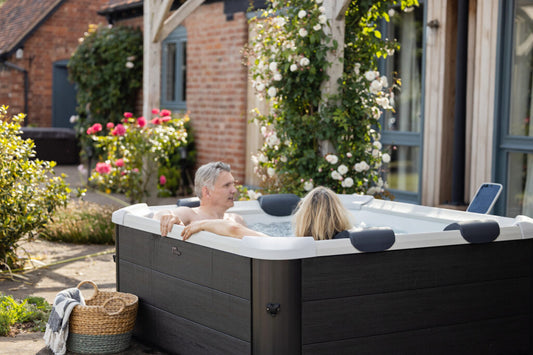 M Spa Oslo Plus XL 5 - 6 Person Portable Hot Tub