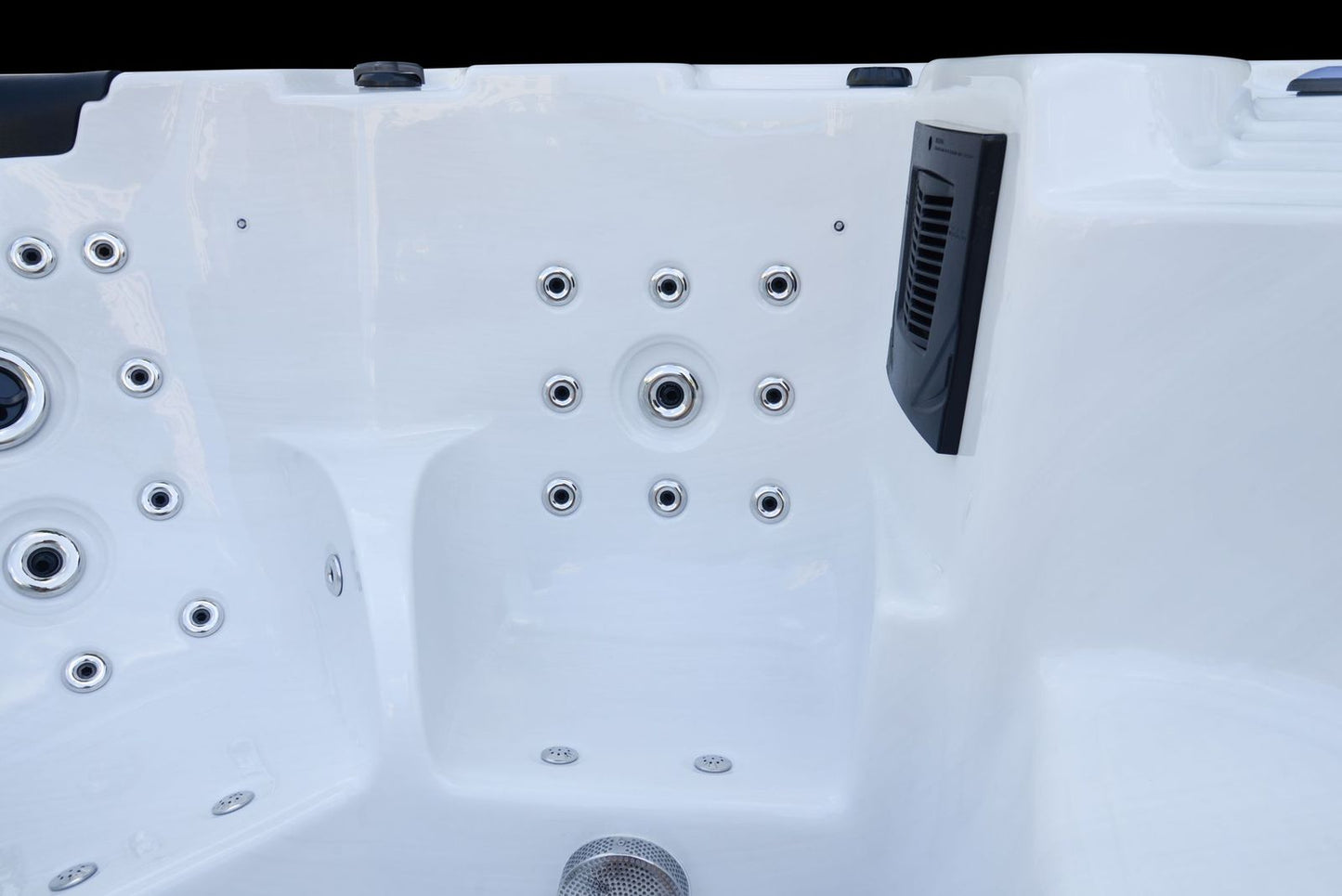 Superior Wellness Neptune 6 Person Luxury Swim spa