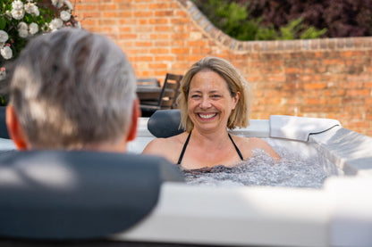 M Spa Oslo Plus XL 5 - 6 Person Portable Hot Tub