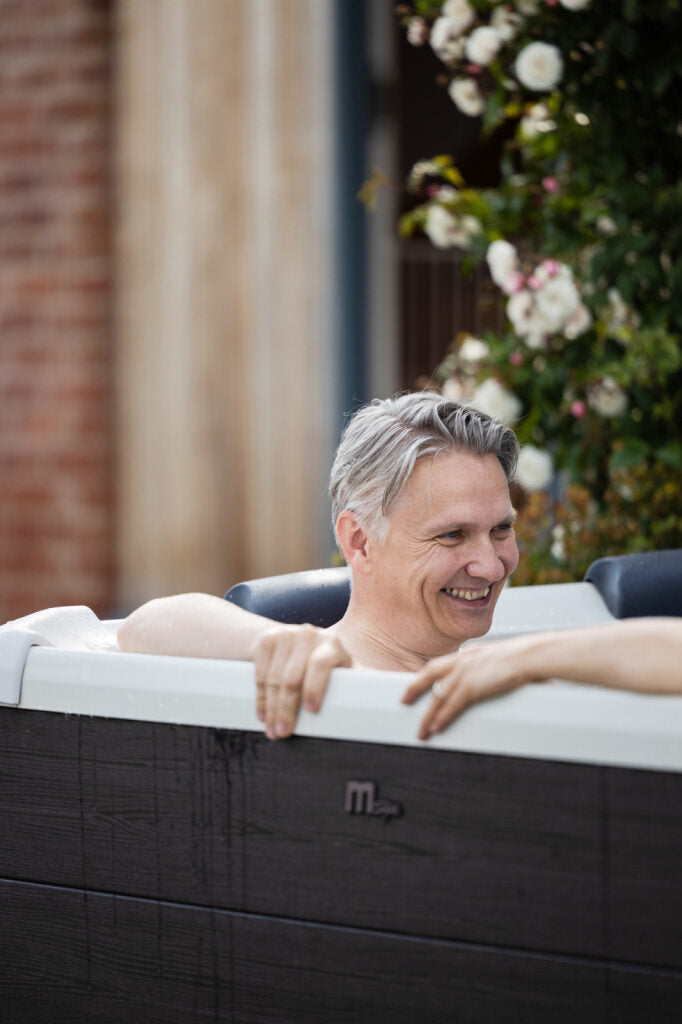 M Spa Oslo Plus XL 5 - 6 Person Portable Hot Tub